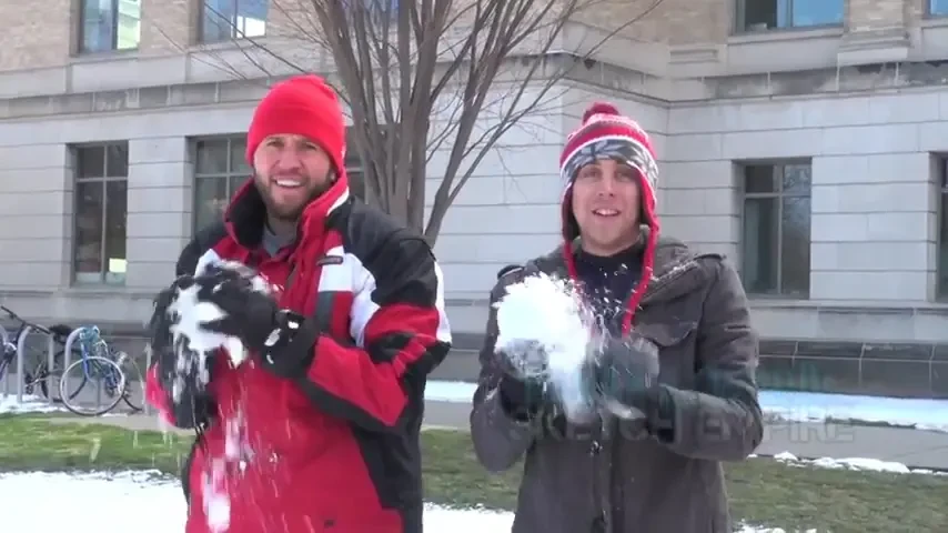 GENIAL! Vine, vineeee lovitura! Toti se pregateau de impact insa au avut parte de o surpriza! Cea mai amuzanta farsa! Tu cum ai fi reactionat? VIDEO