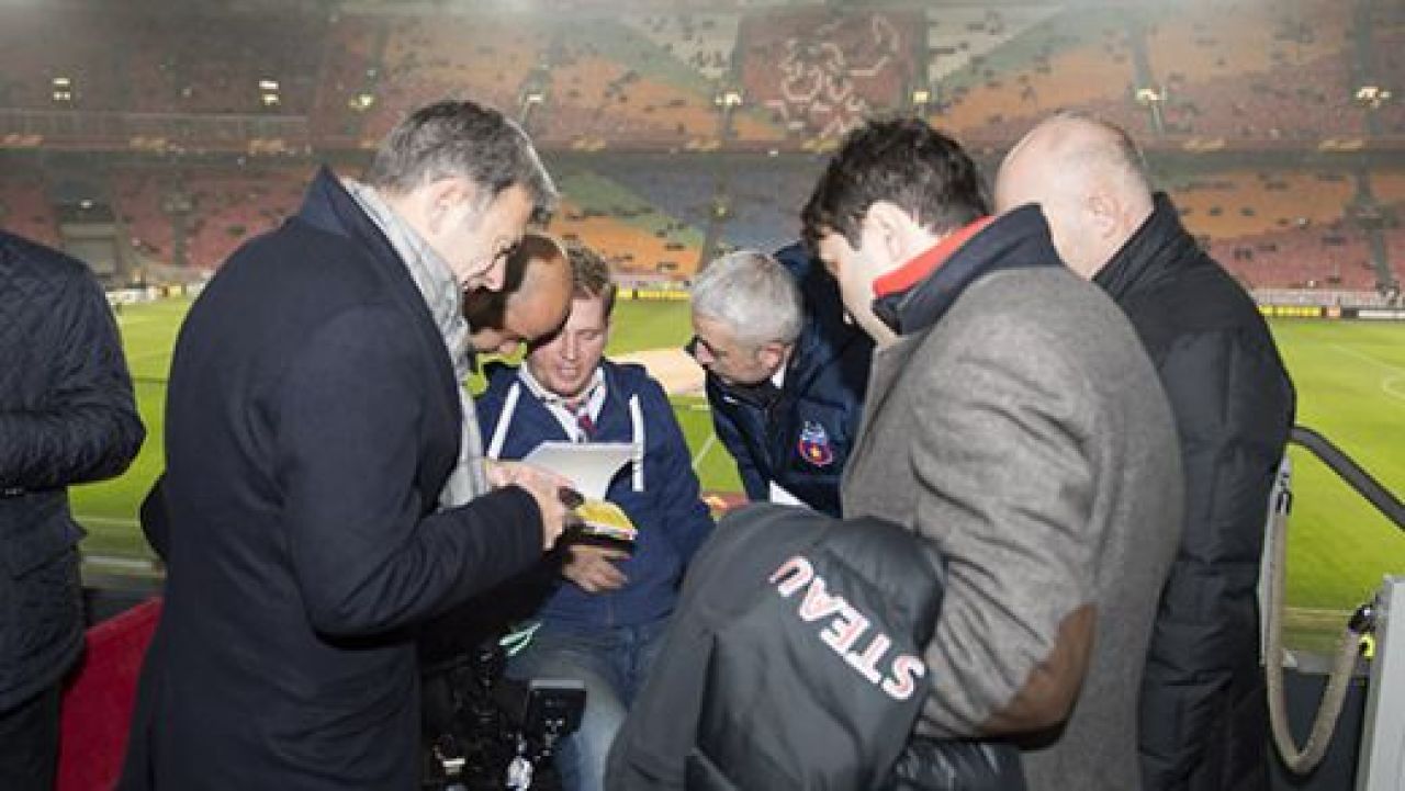 FOTO EMOTIONANT! Nesu, primul meci alaturi de Steaua de la accident! Cum a fost primit in loja regala de la Amsterdam!_3