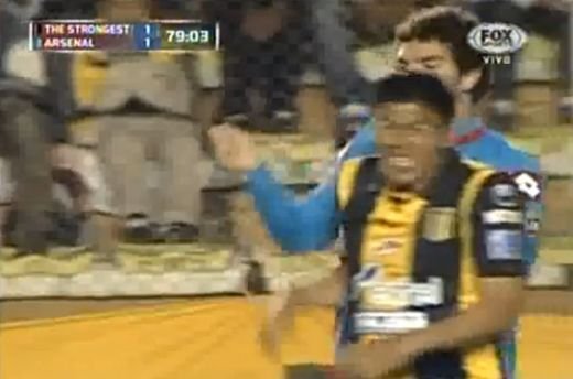 Parea un meci normal pana cand un jucator i-a aplicat CROSEUL de pe Targu Ocna! Arbitrul a reactionat imediat: VIDEO