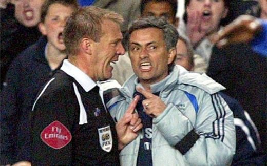 Mourinho este MISTER VRAJEALA: "I-am zis sa mai vopseasca si el cabina dar nebunul a pus dusuri si televizor plat!" Povestiri senzationale despre aventurile lui Mou in Anglia: