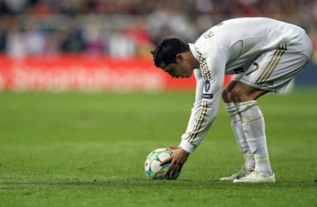 Cine s-ar fi asteptat la asta? Un STAR din Anglia socheaza: De 2 ani incerc sa lovesc mingea ca el! Cine invata sa bata lovituri libere ca Ronaldo: