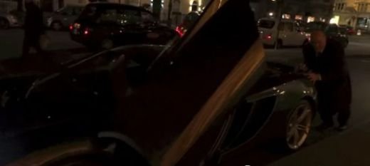 VIDEO EPIC FAIL! Miliardarul ramas in pana prostului! S-a facut de ras pe cel mai tare bulevard din LUME!