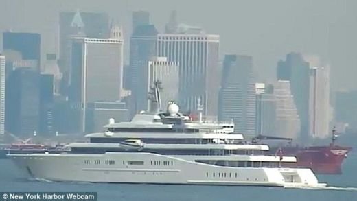 Yacht sau nava de razboi? Americanii au ramas socati cand au au auzit ce dotari are 'barcuta' lui Abramovich: sistem ANTI RACHETA si mini SUBMARIN! SUPER FOTO:_4