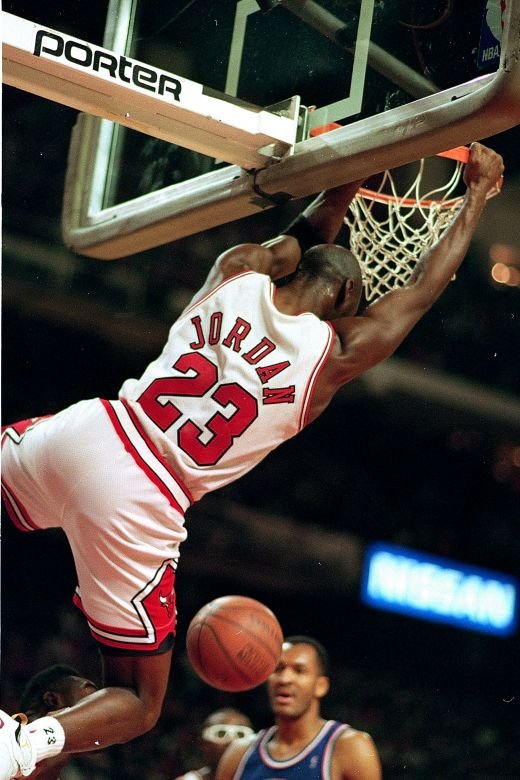 La 50 de ani, Jordan este chemat pe teren: 