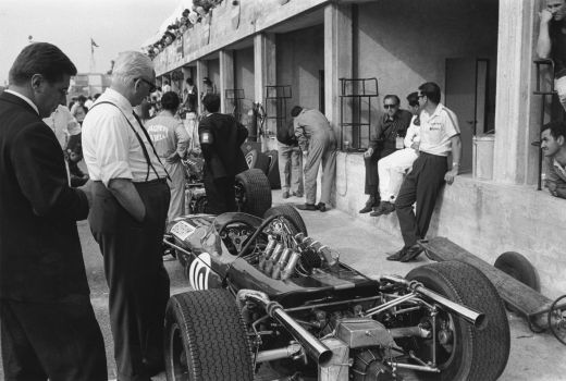 El a inventat VITEZA pe circuit! A trecut prin doua Razboaie, s-a facut frate cu Mussolini si cu calutul Ferrari! Povestea lui Enzo Ferrari si a masinilor sale:_6