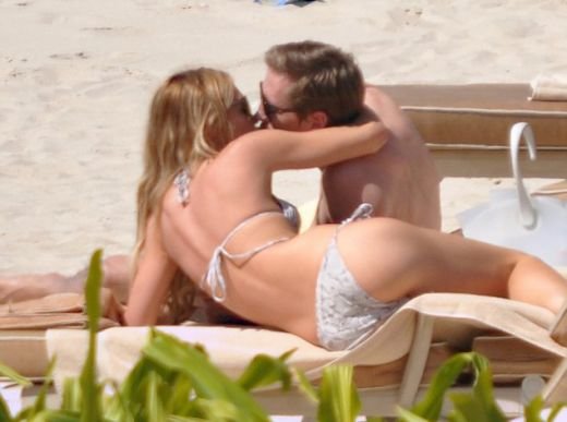 INCREDIBIL! Cuplul care socheaza la fiecare aparitie! Cei mai slabanogi iubiti din showbiz! N-o sa-ti vina sa crezi cum arata impreuna! FOTO:_5