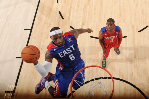 NBA e GENIAL in slow motion! Faza la care publicul a inghetat cand a vazut cat a sarit LeBron James! VIDEO FABULOS din All Star Game: