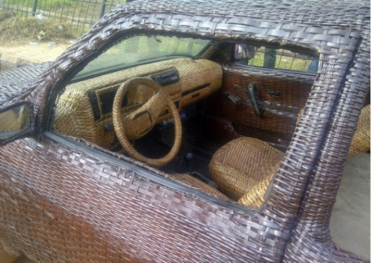 Prima masina facuta 100% in Africa! :) Iti vine sa crezi ca are roti si merge pe benzina? Materialul 'REVOLUTIONAR' din care a fost construita:_7