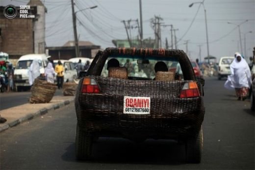 Prima masina facuta 100% in Africa! :) Iti vine sa crezi ca are roti si merge pe benzina? Materialul 'REVOLUTIONAR' din care a fost construita:_9