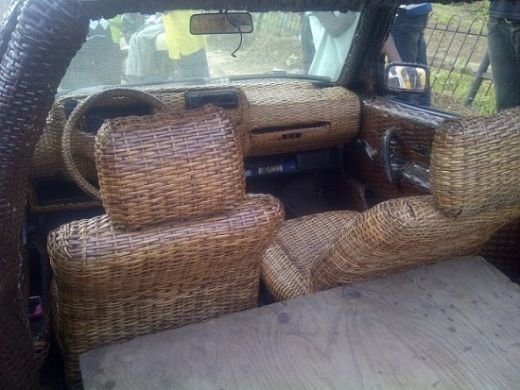 Prima masina facuta 100% in Africa! :) Iti vine sa crezi ca are roti si merge pe benzina? Materialul 'REVOLUTIONAR' din care a fost construita:_11
