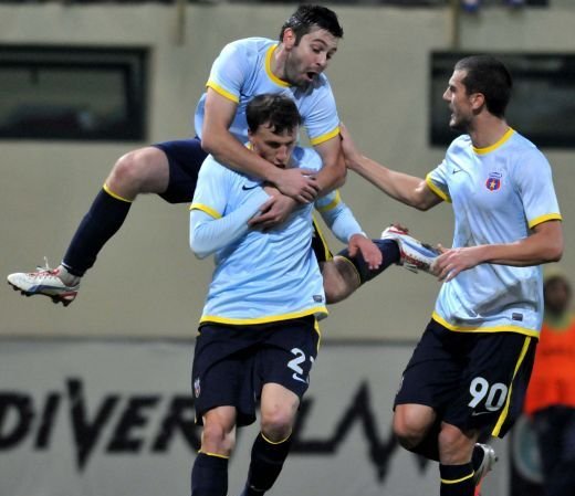 LIVEBLOG Nebunie, magie, CA-LI-FI-CA-RE! National Arena a trait inca o seara de poveste! Sa vina Chelsea! UPDATE | Fanii Stelei s-au strans la Universitate: FOTO