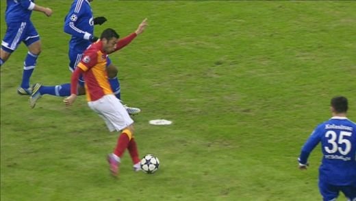 VIDEO: Tiki Taka n-a existat pe San Siro, arbitrul le-a facut CADOU italienilor primul gol: Milan 2-0 Barca! Galata 1-1 Schalke! Presa catalana face misto de jocul lui Milan:_3
