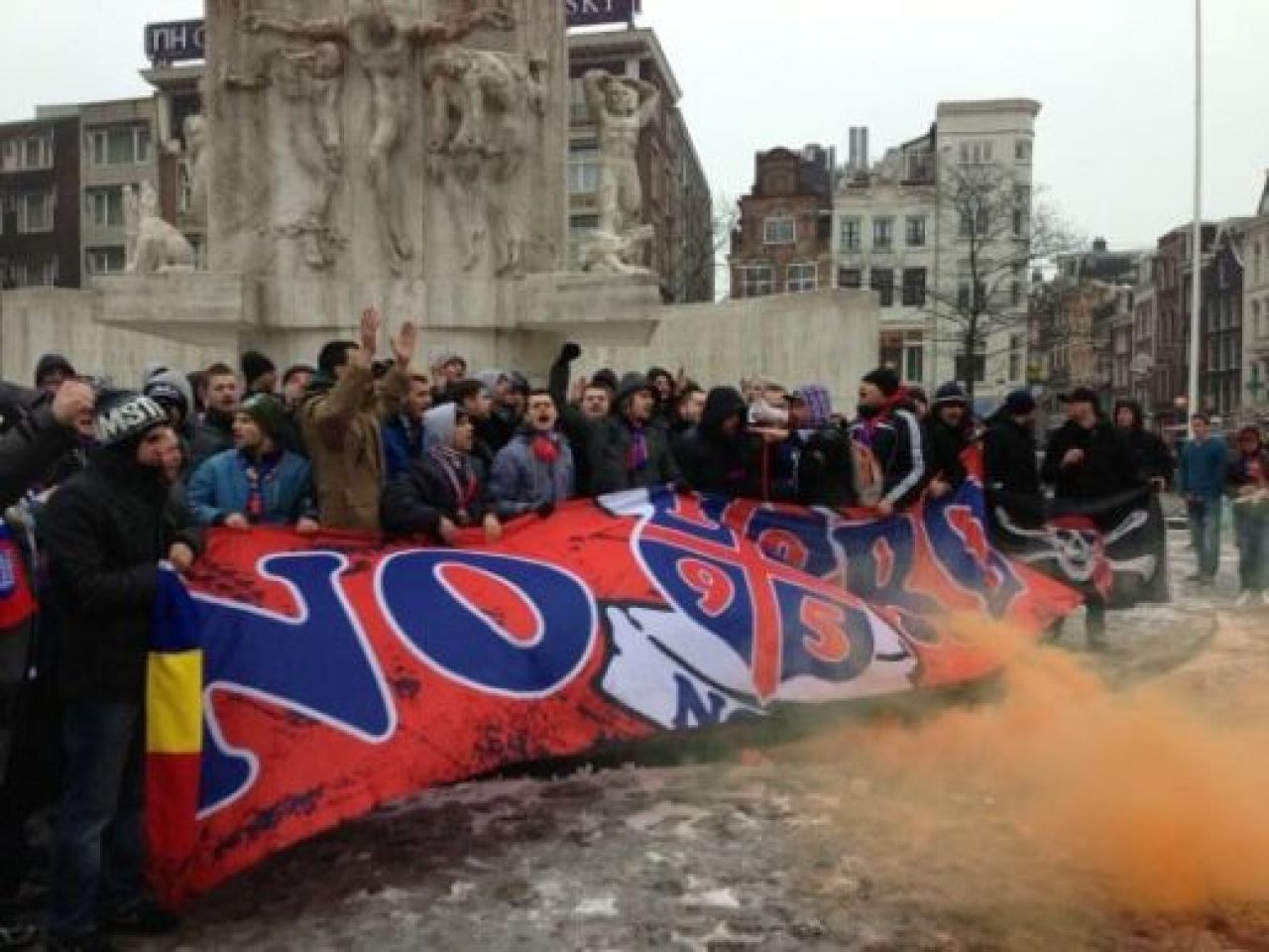LIVEBLOG Nebunie, magie, CA-LI-FI-CA-RE! National Arena a trait inca o seara de poveste! Sa vina Chelsea! UPDATE | Fanii Stelei s-au strans la Universitate: FOTO_3