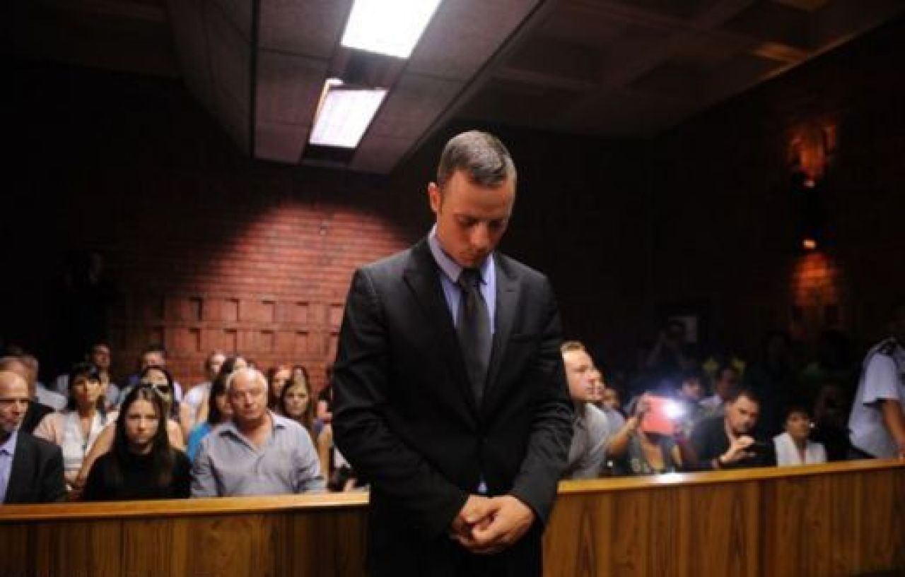 CRIMINAL! Pistorius se pregatea sa-si ia o MITRALIERA si alte 5 arme! Inca o veste SOC primita astazi: a pierdut 2.000.000 de dolari intr-o secunda!_2
