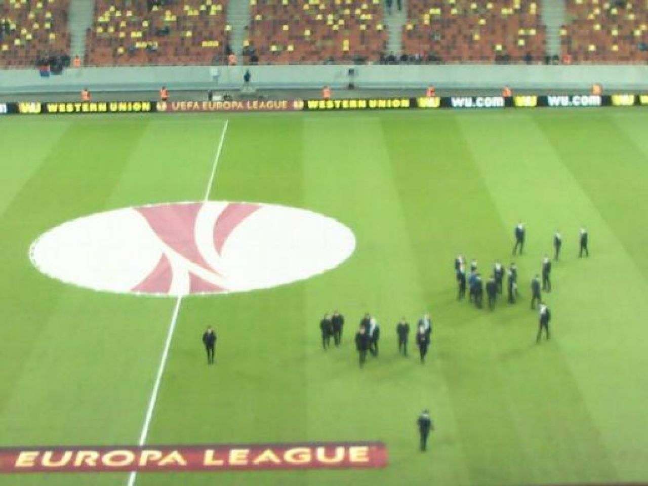 LIVEBLOG Nebunie, magie, CA-LI-FI-CA-RE! National Arena a trait inca o seara de poveste! Sa vina Chelsea! UPDATE | Fanii Stelei s-au strans la Universitate: FOTO_9