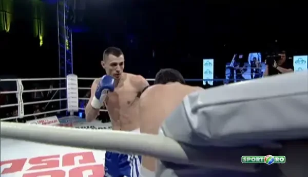 Noul Bute a facut show la debut! Si-a PULVERIZAT adeversarul cu o serie devastatoare! Cum a incheiat lupta in mai putin de un minut: VIDEO