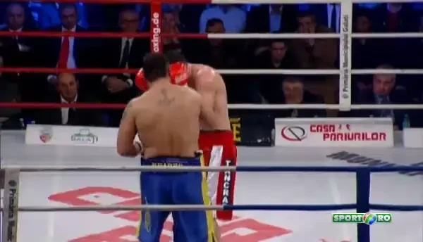 Ciocan si-a implinit visul! L-a SPULBERAT pe Mazikin si e din nou CAMPION! N-a mai putut sa se ridice de pe scaun, antrenorii au aruncat prosopul! VIDEO