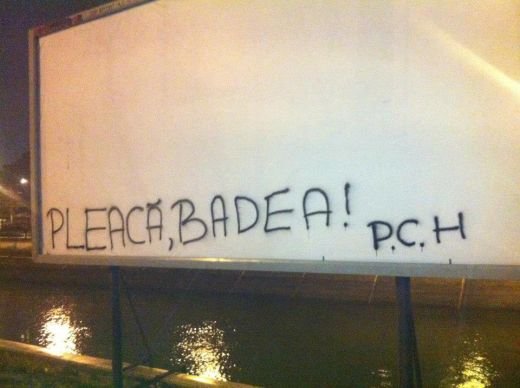 FOTO Un nou RAZBOI la Dinamo! Fanii au facut campanie anti-Badea! Doar impreuna putem scapa de CANCERUL care macina clubul!