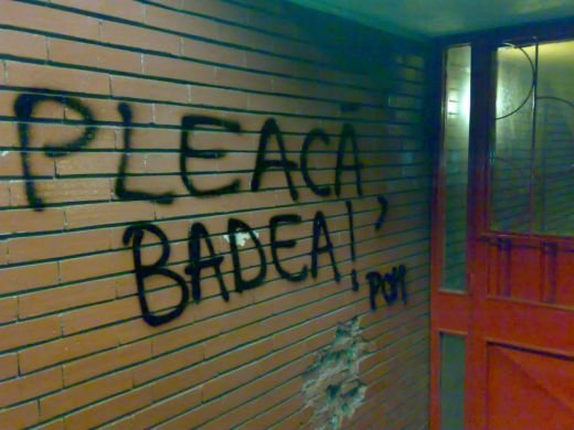 FOTO Un nou RAZBOI la Dinamo! Fanii au facut campanie anti-Badea! 