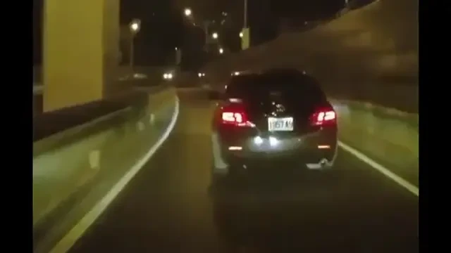 VIDEO Cel mai FIOROS participant la trafic! S-a dat jos din masina si l-a fixat cu privirea! Ce crezi ca a vrut sa transmita?