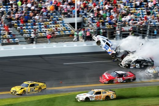 Galeria Zilei: Accident teribil in NASCAR! Cel putin 28 de fani au fost raniti - masinile, distruse! Momentul incredibil care a urmat FOTO si VIDEO_3
