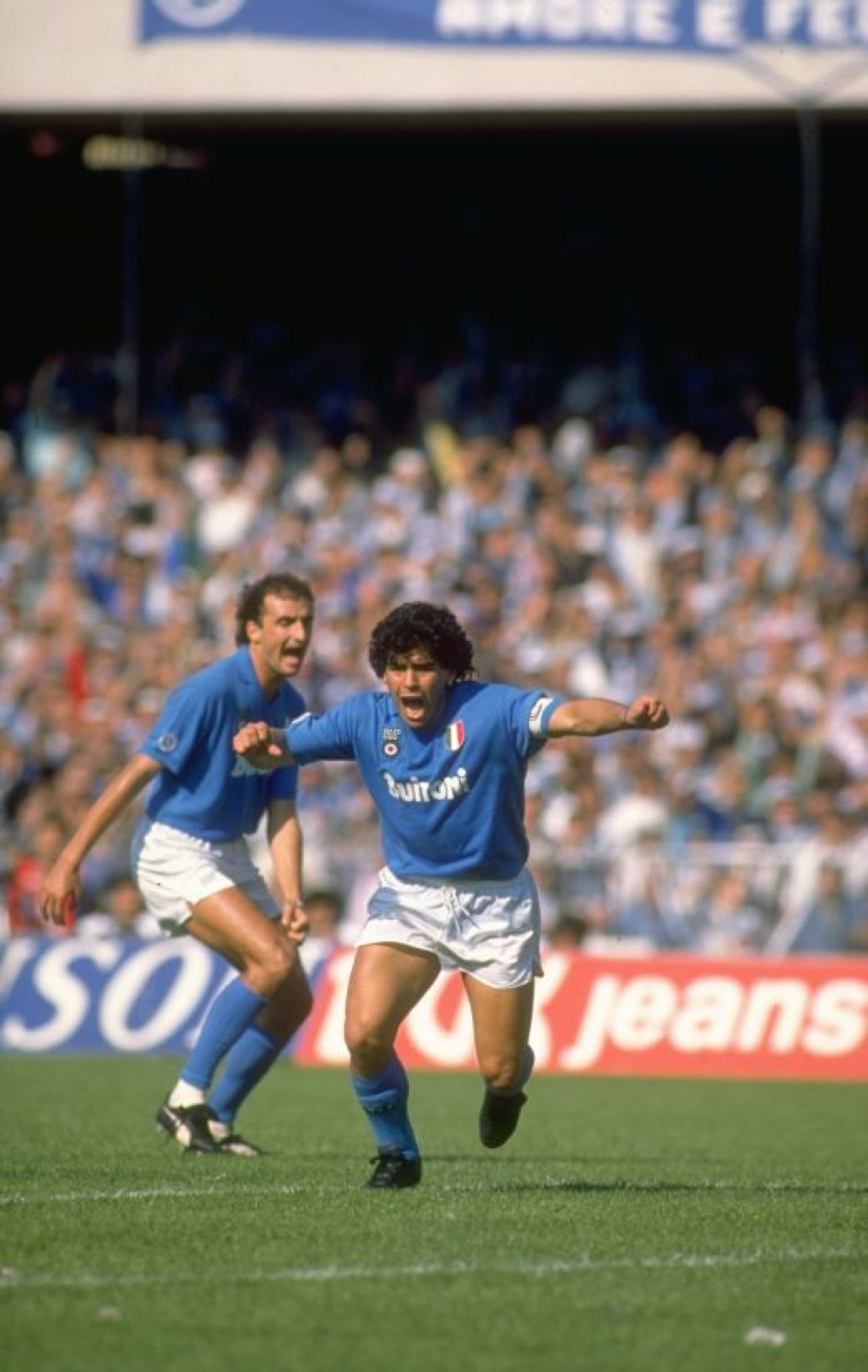 Galeria Zilei: Intoarcerea REGELUI! Maradona isi risca LIBERTATEA pentru a se intoarce la Napoli! Italienii il AUDIAZA in aceste momente:_2