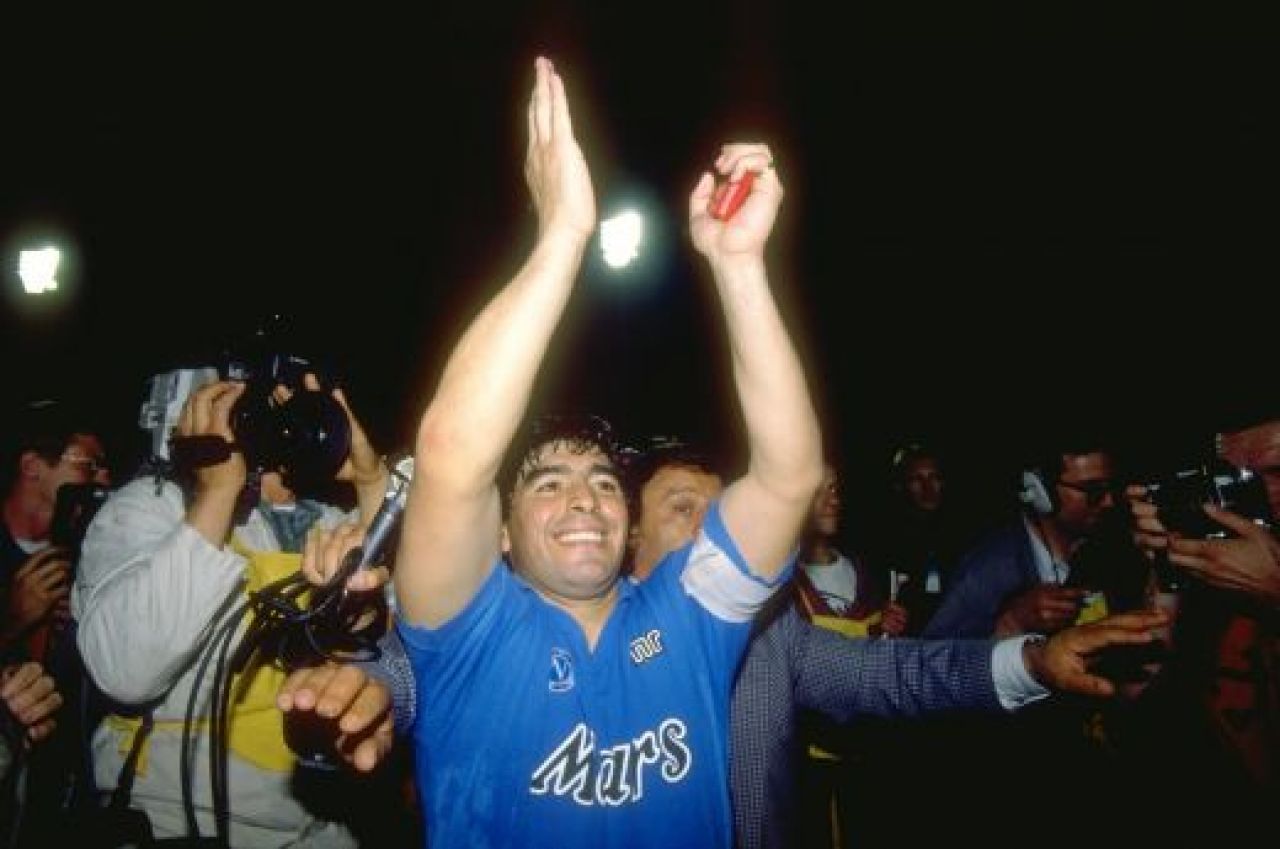 Galeria Zilei: Intoarcerea REGELUI! Maradona isi risca LIBERTATEA pentru a se intoarce la Napoli! Italienii il AUDIAZA in aceste momente:_4