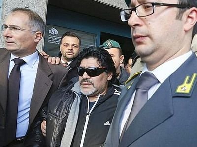 Galeria Zilei: Intoarcerea REGELUI! Maradona isi risca LIBERTATEA pentru a se intoarce la Napoli! Italienii il AUDIAZA in aceste momente:_8