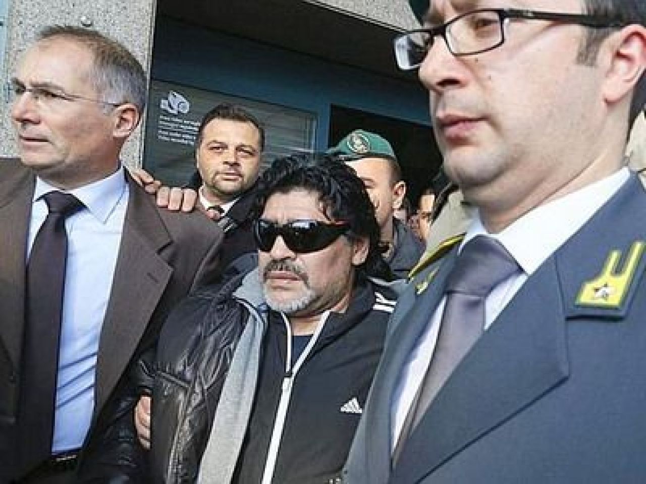 Galeria Zilei: Intoarcerea REGELUI! Maradona isi risca LIBERTATEA pentru a se intoarce la Napoli! Italienii il AUDIAZA in aceste momente:_8