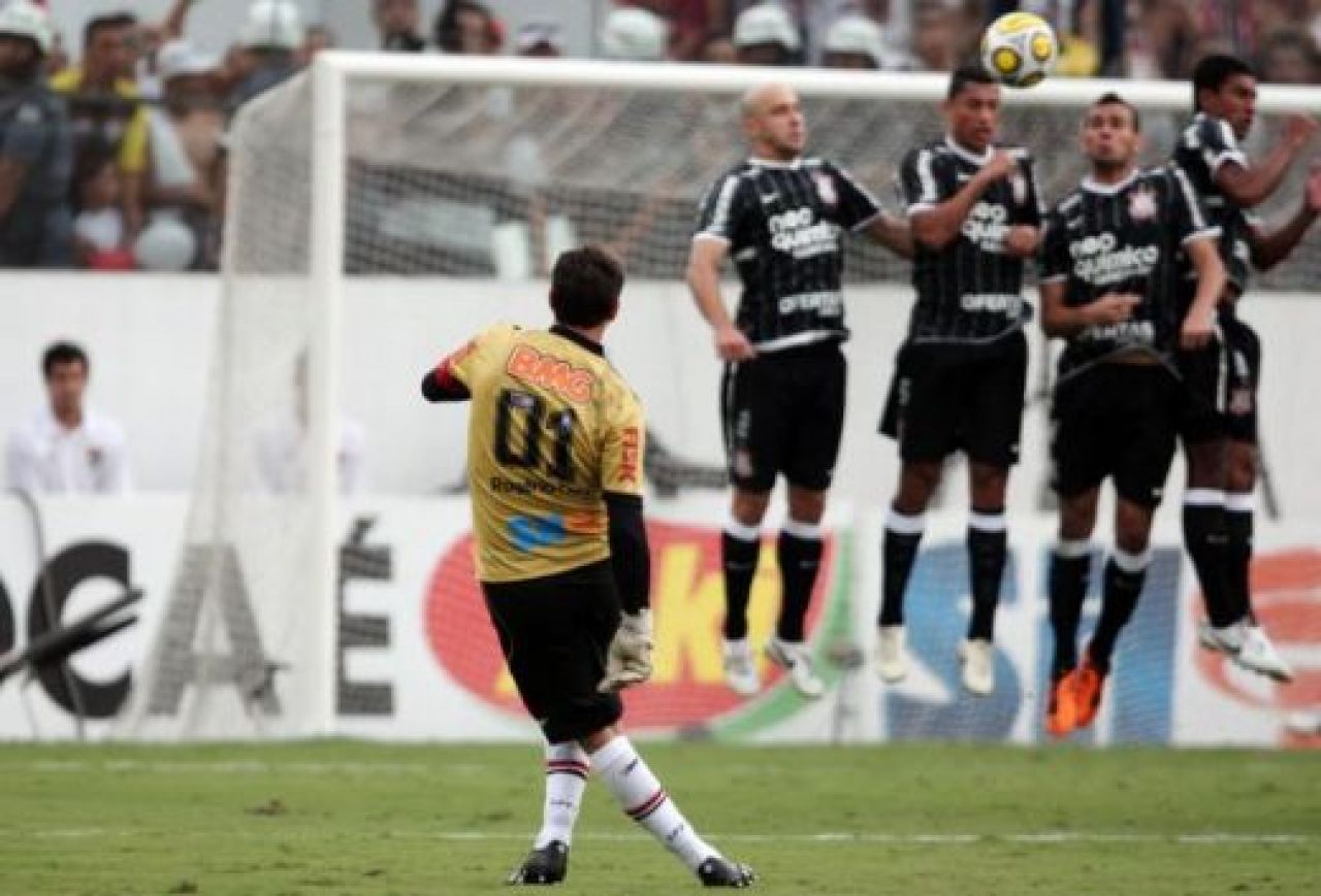 L-au crezut NEBUN, dar a ajuns simbol! Povestea celui mai IUBIT om din Brazilia, dupa Pele: Rogerio Ceni!_5