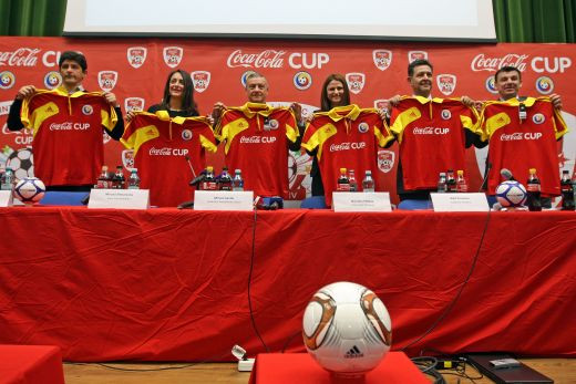 INCEPE nebunia in liceele din Romania! Omul care ii face pe pusti sa viseze la un contract de SENZATIE_2