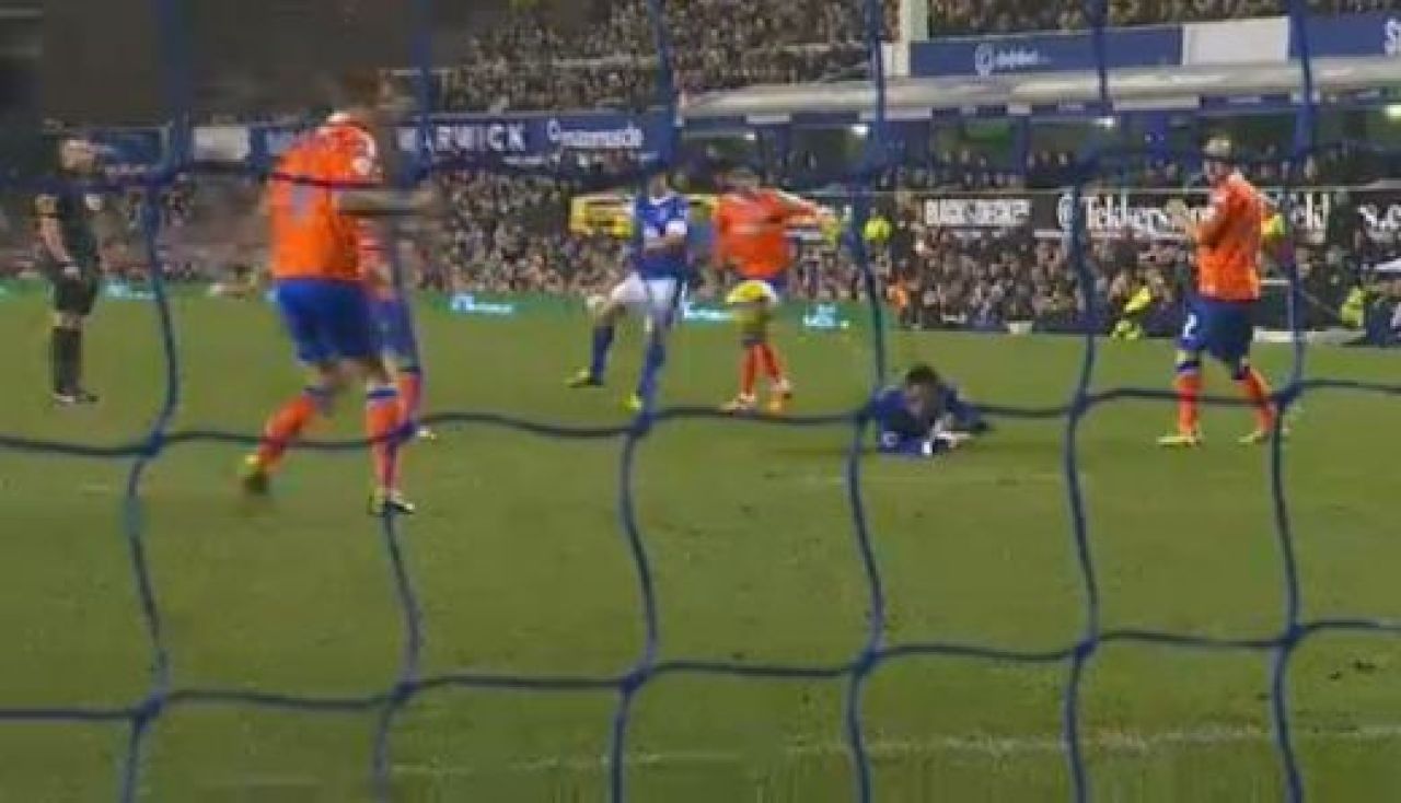 2 goluri in 30 secunde! Optimi FA Cup: Everton 3-1 Oldham! Visul anonimilor de la Oldham s-a ruinat! Everton e in sferturi! REZUMATUL VIDEO AICI:_2