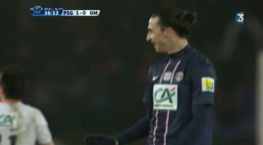 VIDEO DEMENTIAL! Ba NASOSULE, tu sa taci! Zlatan a ramas INTERZIS pe teren! Aroganta unui fotbalist NEBUN l-a facut sa EXPLODEZE de ras!