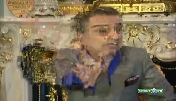 REVOLTATOR: "N-au gloriile bilete?" Becali a aruncat biletele pe jos si le-a transmis un mesaj UMILITOR legendelor Stelei: "Veniti si luati-le de aici"