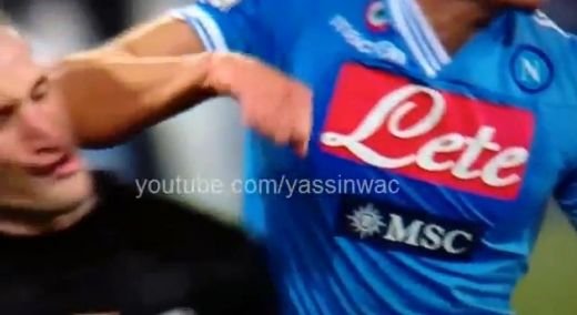 Gestul GOLANESC al atacantului de 100 de milioane de euro! A cedat ca Zidane si si-a lovit adversarul! Decizia incredibila a arbitrului a distrus un mit :)