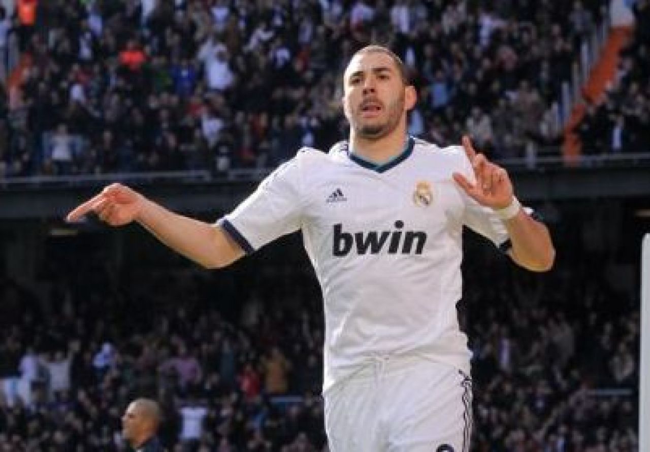 Derby SCANDALOS! Barca a avut penalty clar neacordat in minutul 93! Valdes a sarit sa il BATA pe arbitru si a vazut ROSU! Real Madrid 2-1 Barcelona - vezi toate fazele:_4
