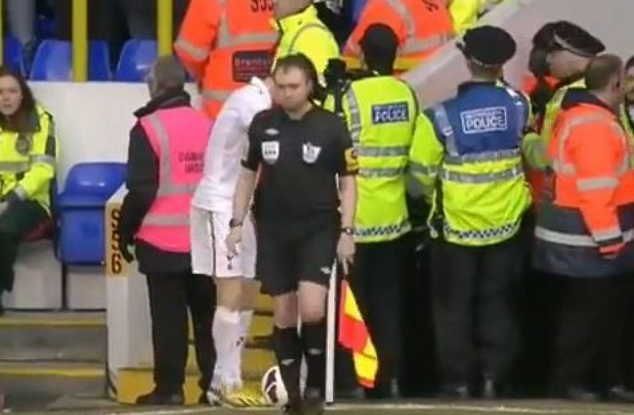 Galeria Zilei: Rasism impotriva unui alb? Gareth Bale a patit-o chiar pe stadionul lui Spurs! Ce i-au facut fanii cand voia sa bata un corner CLICK AICI pentru FOTO:_1