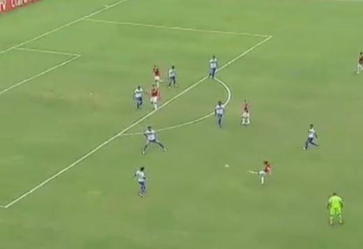 Golgeterul de la CM 2010 revine cu un GOLAZO! Atacantul IMENS despre care s-a vorbit prea putin! Sutul BOMBA cu care a aruncat in aer un stadion intreg: VIDEO
