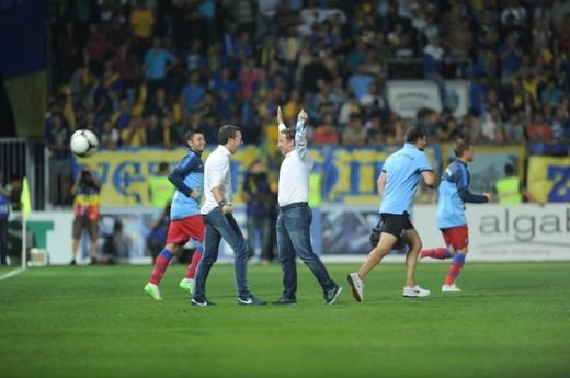 Asta e marea problema a lui Reghe, nu stie ce sa faca! Becali i-a interzis un titular lui Reghecampf! Singura problema la Steaua inainte de Chelsea