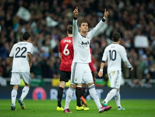 VIDEO: Real merge in sferturi dupa o decizie controversata de arbitraj: Manchester United 1-2 Real Madrid! Giggs a jucat meciul 1000, Ronaldo a refuzat sa-si celebreze golul!_2