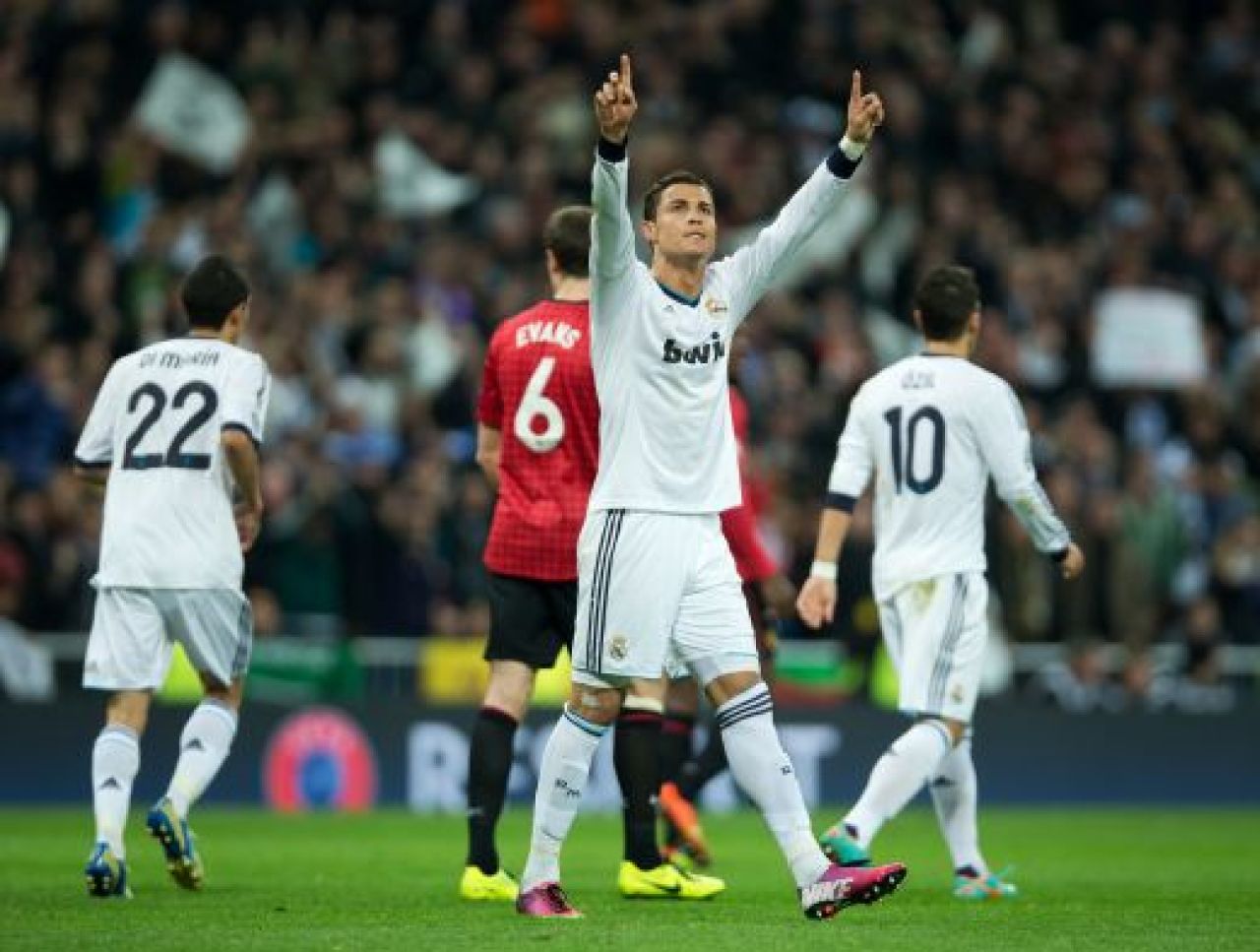 VIDEO: Real merge in sferturi dupa o decizie controversata de arbitraj: Manchester United 1-2 Real Madrid! Giggs a jucat meciul 1000, Ronaldo a refuzat sa-si celebreze golul!_2