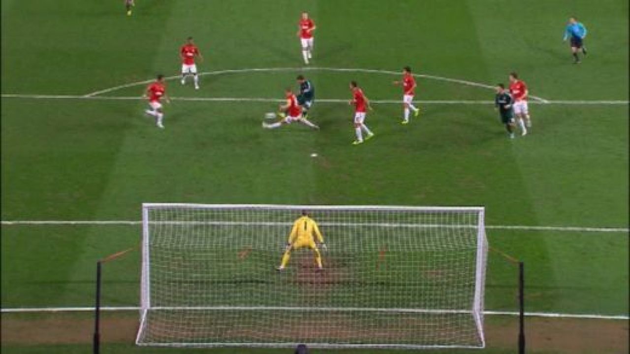 VIDEO: Real merge in sferturi dupa o decizie controversata de arbitraj: Manchester United 1-2 Real Madrid! Giggs a jucat meciul 1000, Ronaldo a refuzat sa-si celebreze golul!_4