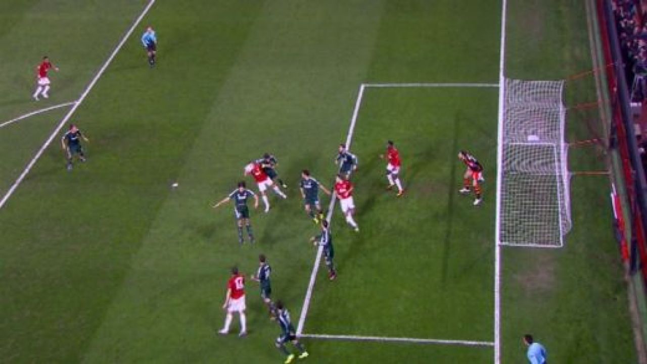 VIDEO: Real merge in sferturi dupa o decizie controversata de arbitraj: Manchester United 1-2 Real Madrid! Giggs a jucat meciul 1000, Ronaldo a refuzat sa-si celebreze golul!_9