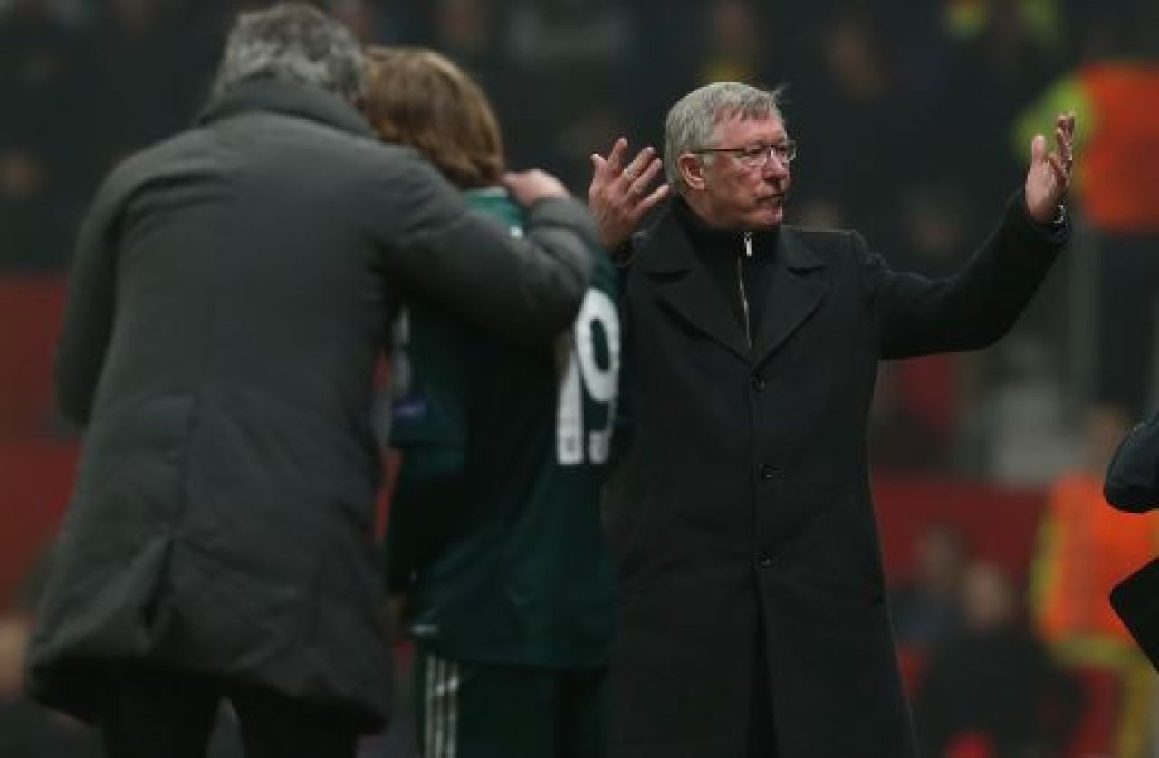 VIDEO: Real merge in sferturi dupa o decizie controversata de arbitraj: Manchester United 1-2 Real Madrid! Giggs a jucat meciul 1000, Ronaldo a refuzat sa-si celebreze golul!_13