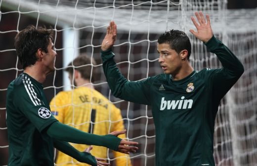 VIDEO: Real merge in sferturi dupa o decizie controversata de arbitraj: Manchester United 1-2 Real Madrid! Giggs a jucat meciul 1000, Ronaldo a refuzat sa-si celebreze golul!_15