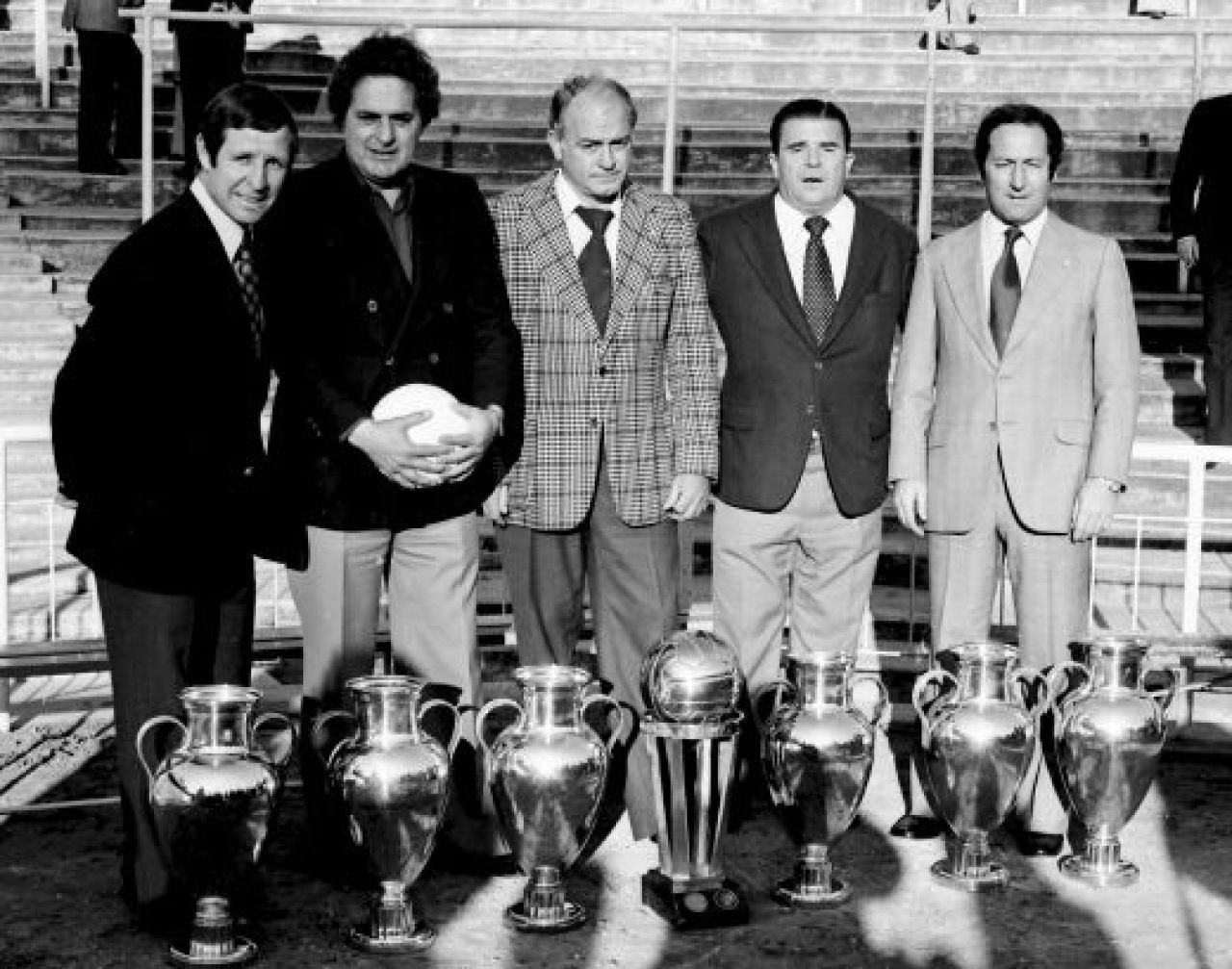 Pe el l-au RAPIT teroristii pentru ca era prea cunoscut, apoi si-au cerut SCUZE! Real Madrid l-a furat dupa ce semnase cu Barcelona! Povestea unui geniu:_10