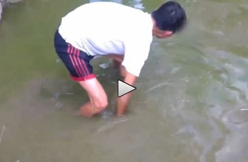 Un sport interzis de lege in Romania! Faza dupa care trebuia sa fie MORT! Greseala fatala pe care a facut-o un pescar VIDEO