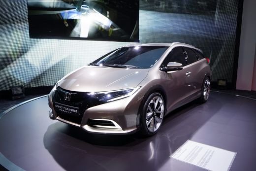 FOTO Honda a lansat masina VIITORULUI apropiat la Geneva! Rapida, sexy si SPATIOASA! Cum va arata Civic in curand:_5