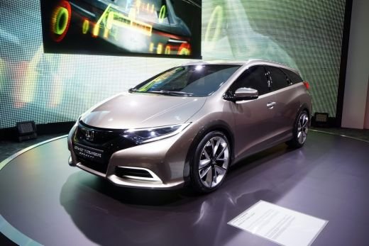 FOTO Honda a lansat masina VIITORULUI apropiat la Geneva! Rapida, sexy si SPATIOASA! Cum va arata Civic in curand:_6