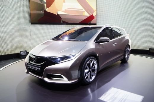 FOTO Honda a lansat masina VIITORULUI apropiat la Geneva! Rapida, sexy si SPATIOASA! Cum va arata Civic in curand:_12